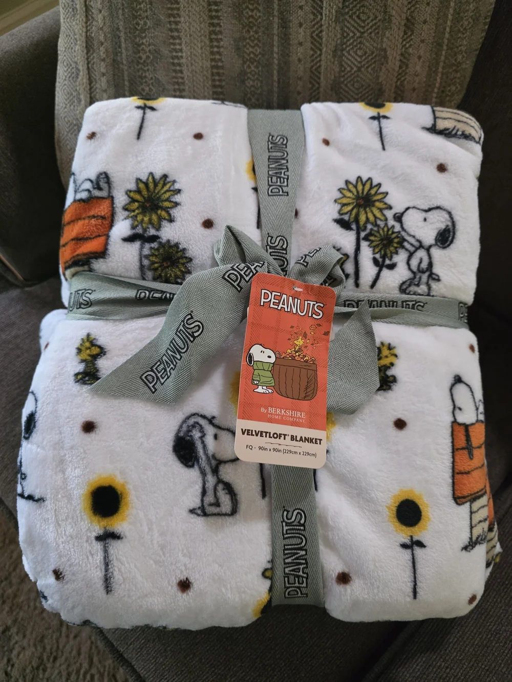 New Release Snoopy Sunflower Blanket-NWT